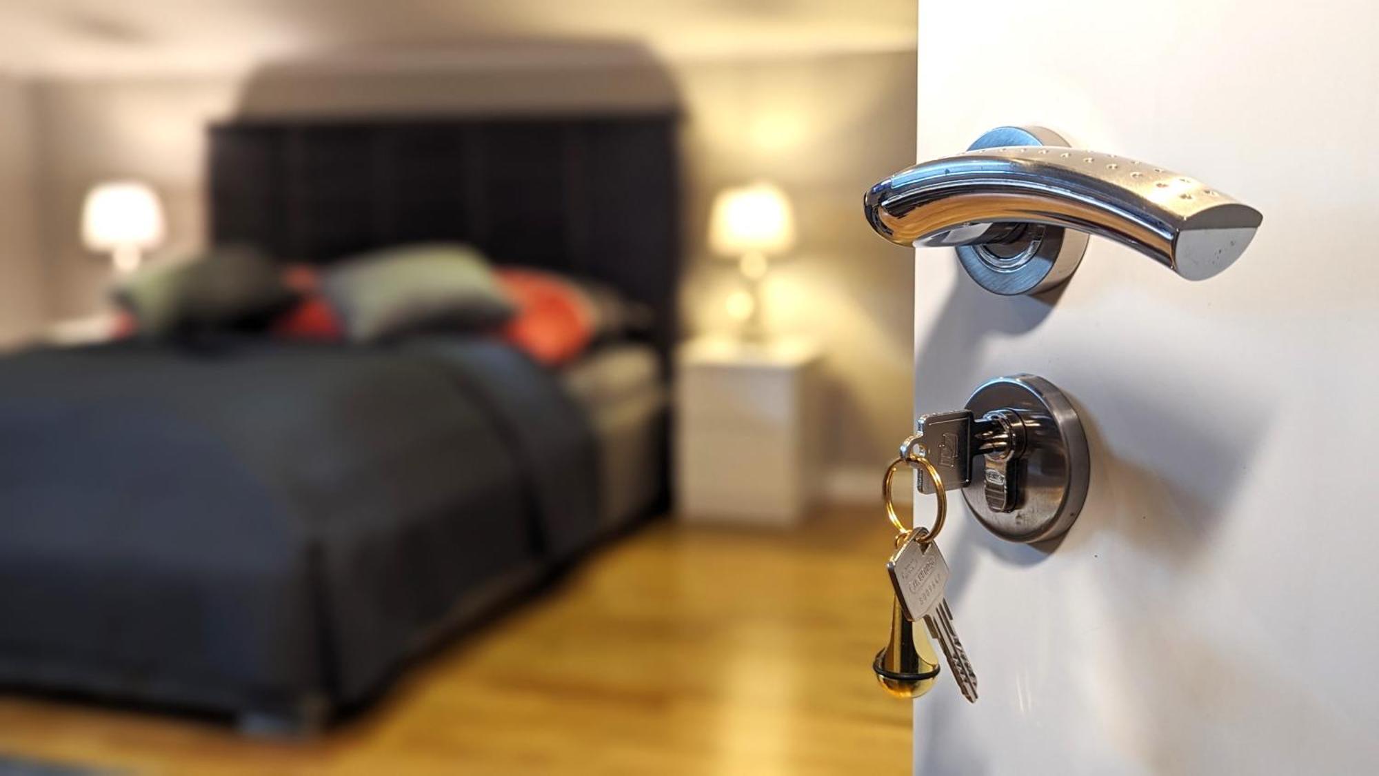 ברלין 3 Rooms - Zimmervermietung Naehe Flughafen Ber - Gratis Wlan, Parken & Netflix מראה חיצוני תמונה